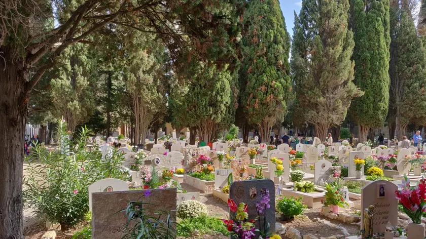 Sempre più furti nei cimiteri
