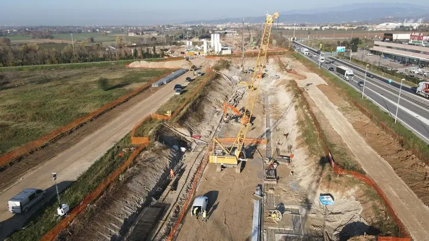 Il cantiere per la realizzazione dell'Alta velocità ferroviaria lungo l'autostrada A4 Brescia-Padova