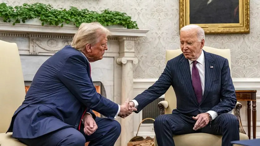 Il presidente Biden riceve il presidente eletto Trump nello Studio Ovale della Casa Bianca