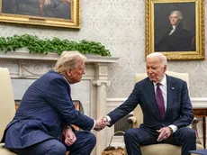 Il presidente Biden riceve il presidente eletto Trump nello Studio Ovale della Casa Bianca