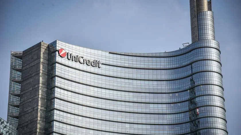 Una veduta della Torre Unicredit nel quartiere Porta Nuova