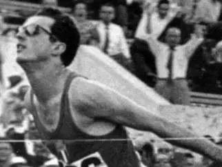 Livio Berruti vince nella finale dei 200 metri alle Olimpiadi del 1960 a Roma. Foto Ansa