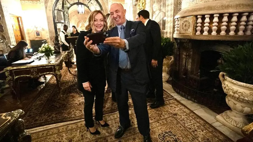 Giorgia Meloni in un momento della visita lampo a Mar-a-Lago