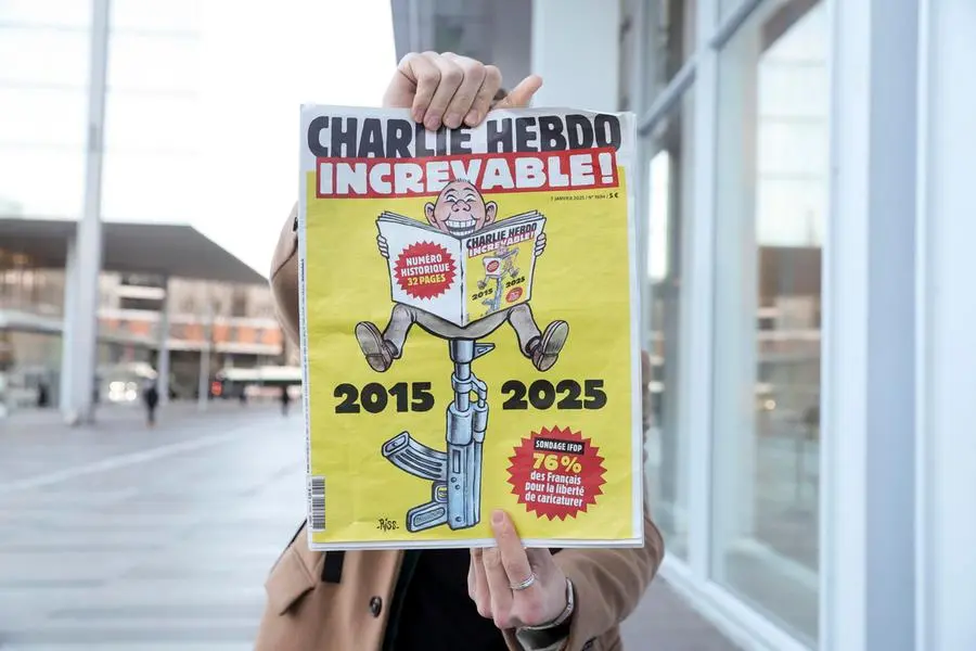 La copertina di Charlie Hebdo, dieci anni dopo l'attentato del 7 gennaio 2015