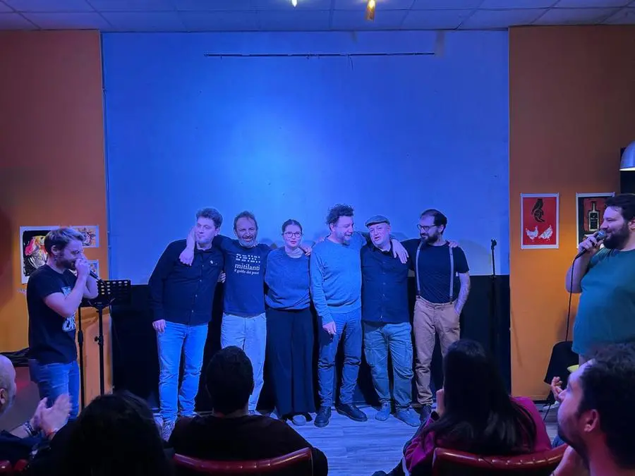 I sei partecipanti alla sfida di poetry slam di Padova