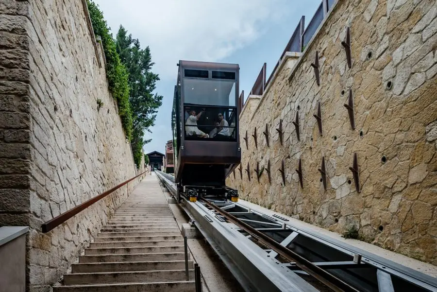 A Verona è tornata in funzione dopo decenni di inutilizzo la funicolare progettata nel 1939