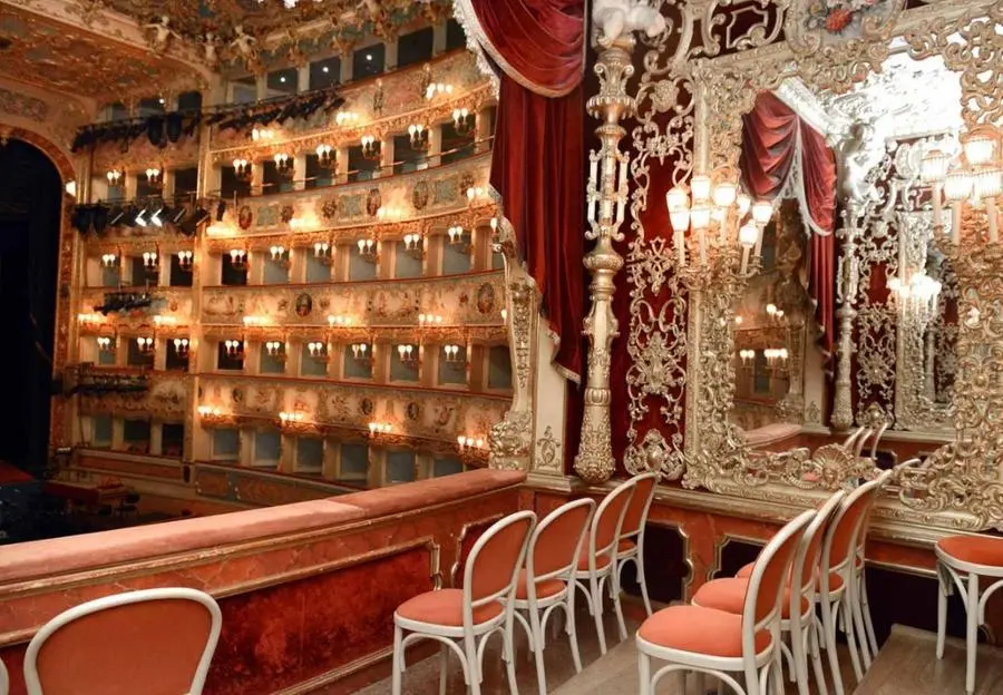 Le sedute tipo “Thonet” di Caloi al Gran Teatro La Fenice di Venezia