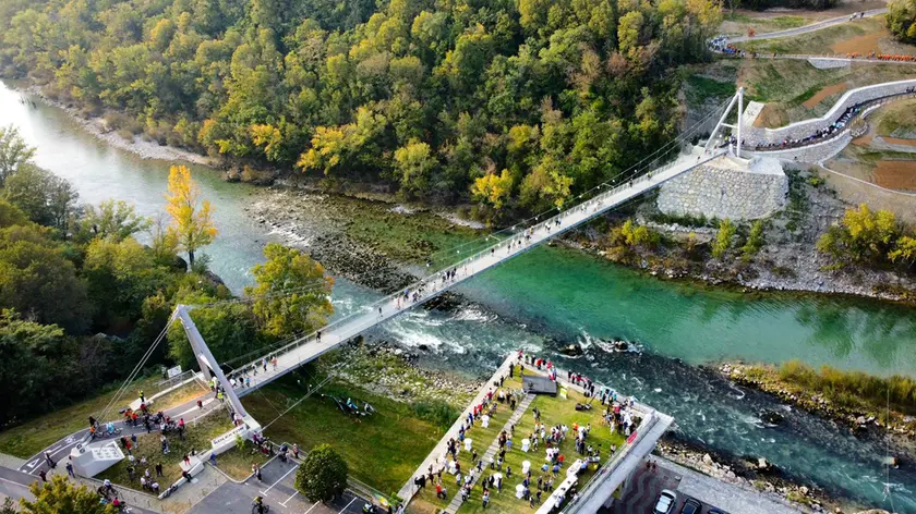 Il ponte pedonale sull'Isonzo