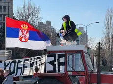 In piazza e sui ponti alcune immagini delle proteste degli “indignados” serbi