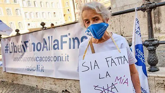 Una protesta per la legge sul fine vita