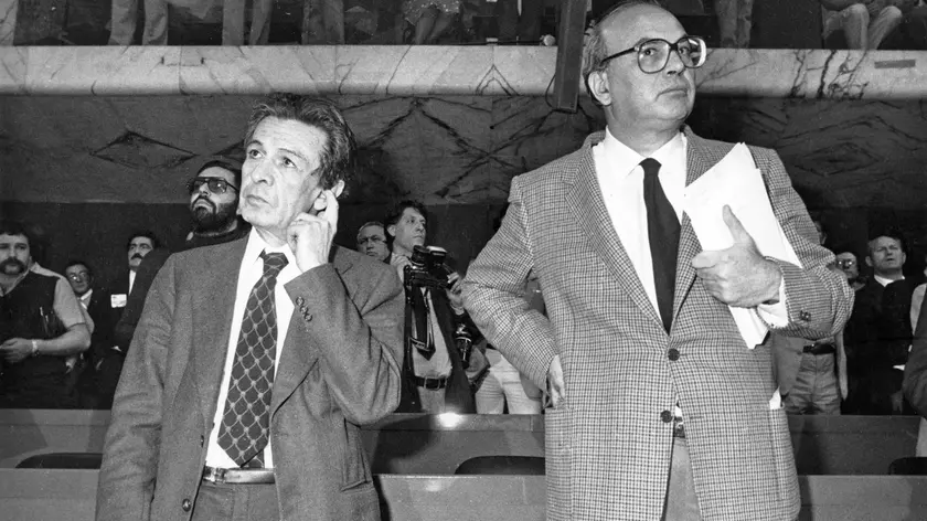 Il segretario del Partito Comunista Enrico Berlinguer e il segretario del Partito Socialista Bettino Craxi