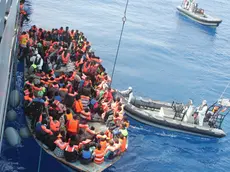 Un'imbarcazione piena di migranti