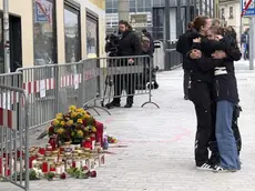 Fiori sul luogo dell'attentato a Villach dove è morto un ragazzo