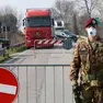 I militari all'ingresso di Vo', il paese in provincia di Padova dove si registro il primo morto di Covid