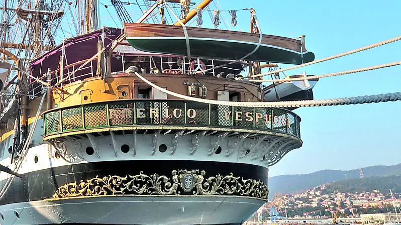 La nave Amerigo Vespucci in una foto di una precedente tappa a Trieste (Lasorte)