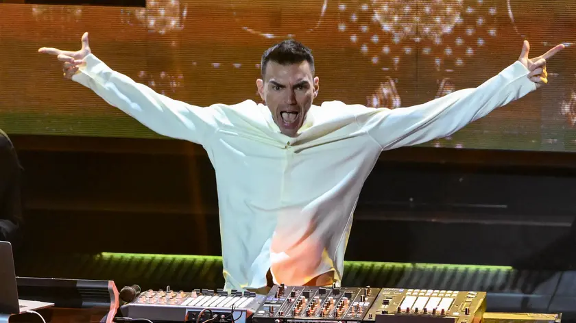 Il dj Gabry Ponte nella sua performance a Sanremo