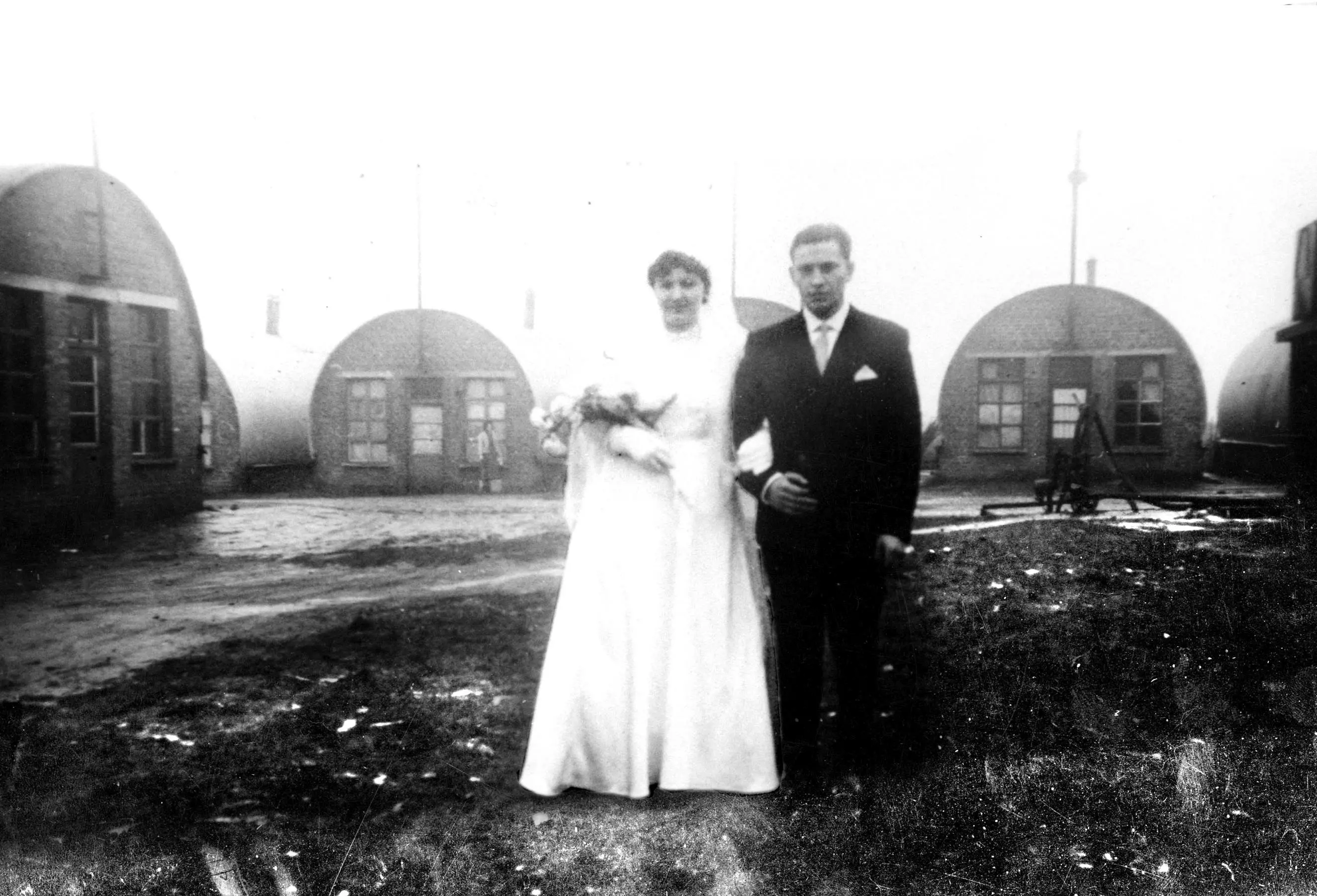 Marisa Gasparini e Giovanni Pantaleoni sposi in Belgio, anni’ 50 LA VALIGIA, VICENZA