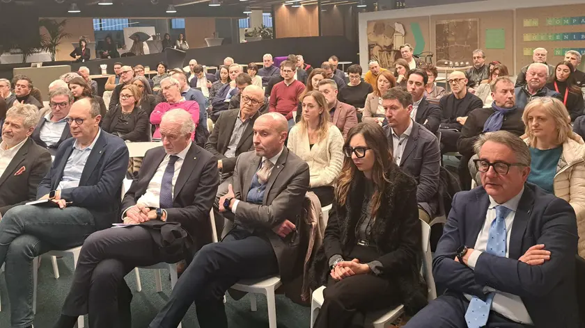 Gli imprenditori presenti al convegno sul futuro del legno arredo in Friuli Venezia Giulia