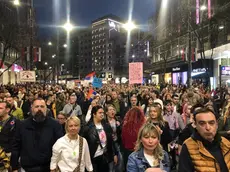 Il corteo dei manifestanti a Belgrado