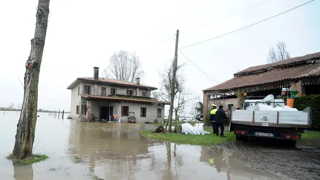 Un'alluvione in un'azienda agricola in una foto d'archivio