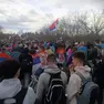 Un gruppo di studenti in marcia verso la capitale