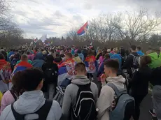 Un gruppo di studenti in marcia verso la capitale