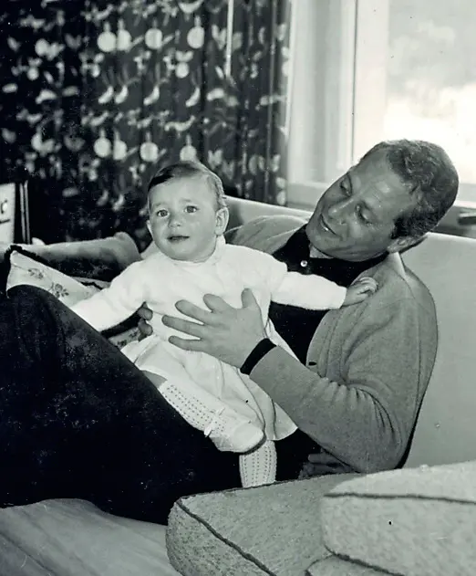 Enrico Medioli con la nipote Francesca, a Cortina, febbraio 1963.