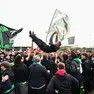 Il tecnico Campaner portato in trionfo dai tifosi dopo il fischio finale. foto brisotto/petrussi