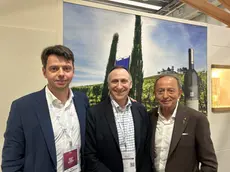 Al centro Julius Angelini con i vignaioli Livon del Collio goriziano