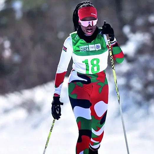 L’atleta Ashley Tshanda Ongong’a in tenuta da sci