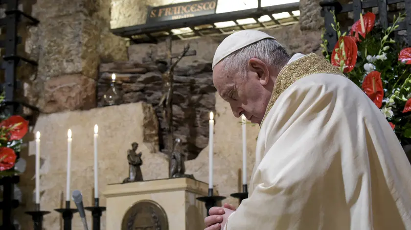 Papa Francesco in visita ad Assisi per firmare l’Enciclica “Fratelli tutti”.
