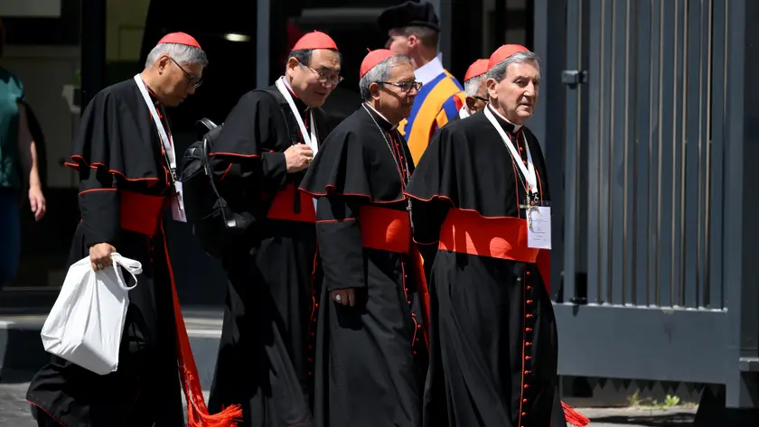 Alcuni cardinali all’uscita dopo una congregazione