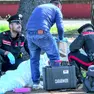 I rilievi dei carabinieri all’esterno della discoteca nel Trevigiano dove si è consumato il delitto