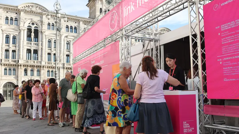 La fila per assistere agli eventi Link durante la passata edizione (Lasorte)
