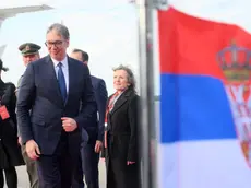 Il presidente serbo Aleksandar Vučić al suo arrivo a Mosca (Ansa)