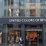 Entrata di un negozio United colors of Benetton.