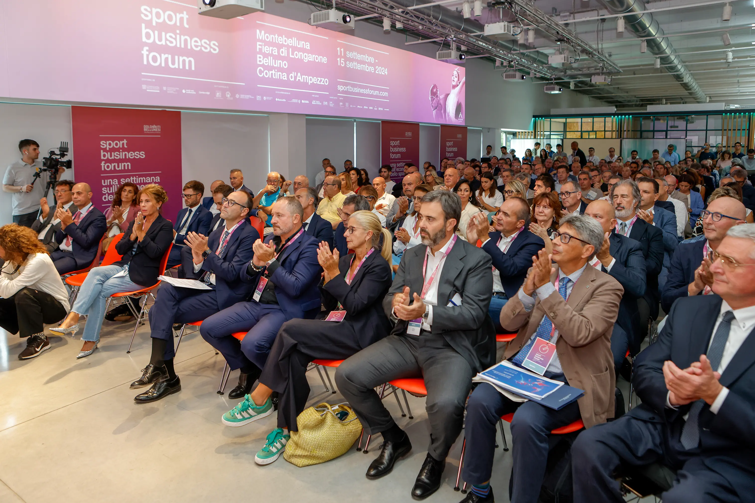 Sala piena per la prima edizione di Sport Business Forum. Dal 5 all'8 giugno 2025 si svolgerà la seconda