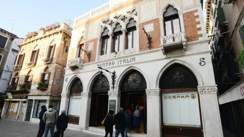 L'esterno del Despar all'ex cinema Italia a Venezia