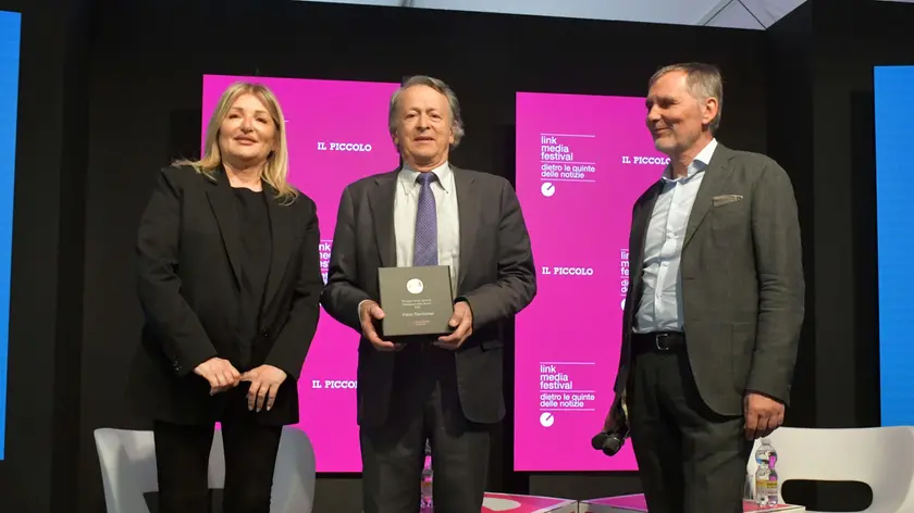La consegna del premio a Fabio Tamburini (Foto Bruni)