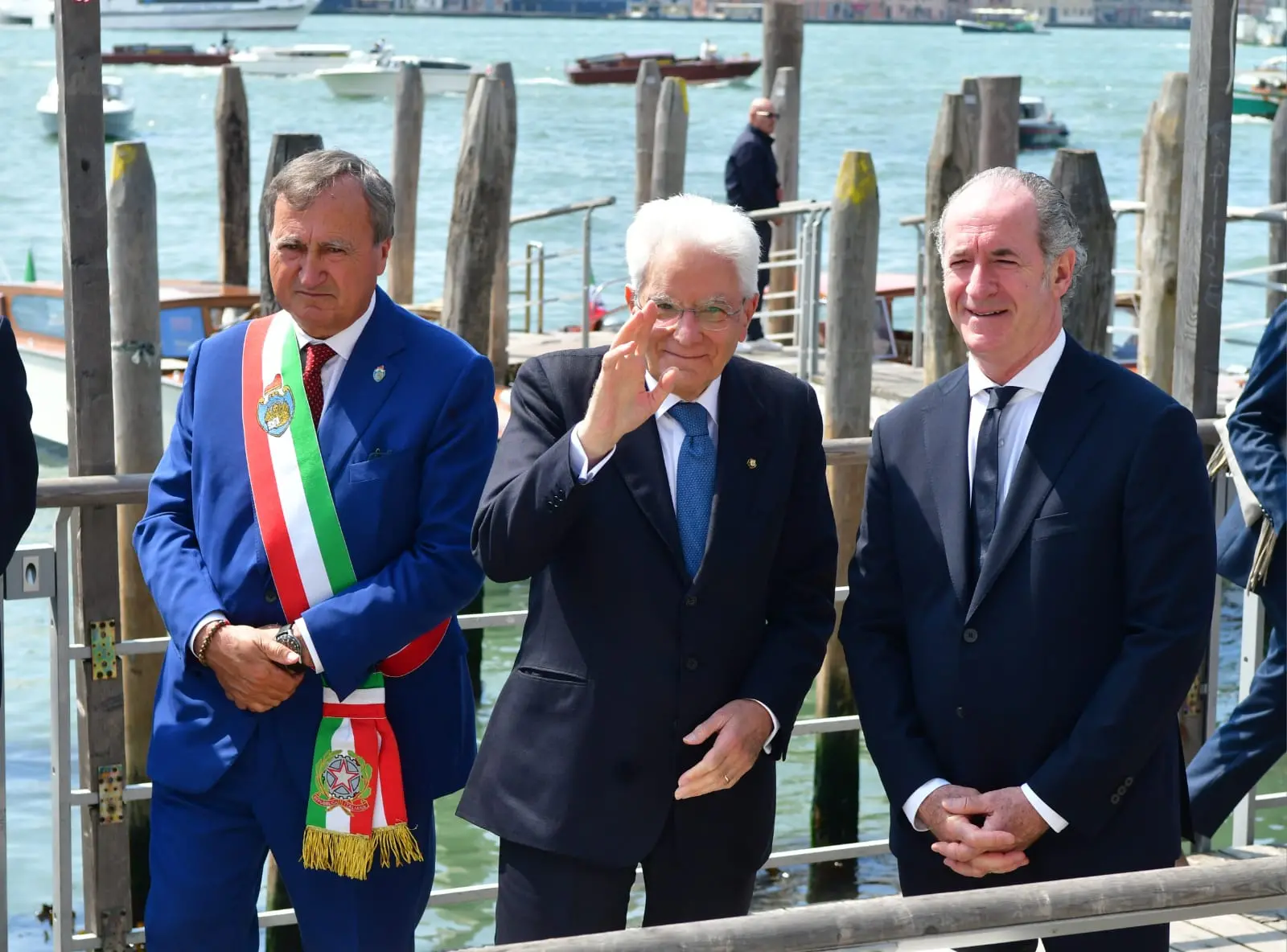 L'arrivo di Mattarella, al suo fianco Zaia e Brugnaro (foto Interpress)