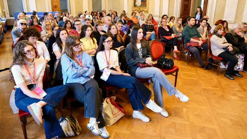 Il pubblico a uno degli incontri nel palazzo della Regione