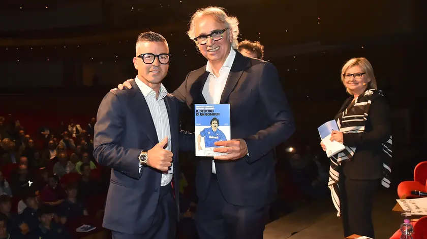 Andrea Carnevale presenta il suo libro con l'ospite d'eccezione: l'ex campione Totò Di Natale