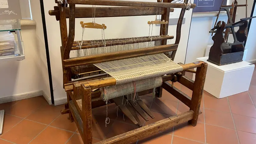 Gli strumenti di un tempo, per la produzione della lana, tra artigianato, manifattura e arte