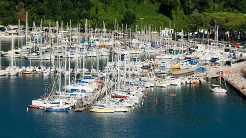 Ormeggi della società nautica Laguna al Villaggio del Pescatore, a Duino Aurisina