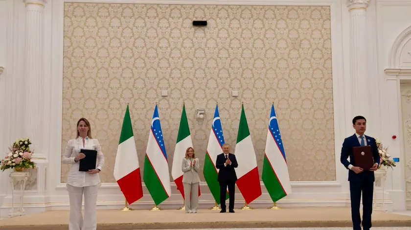 Da sinistra Anna Mareschi Danieli, Giorgia Meloni, Shavkat Mirziyoyeve e AkromAliyev