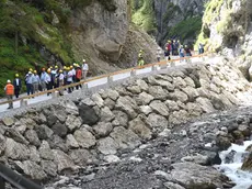 Visitatori ai Serrai di Sottoguda alla riapertura lo scorso anno dopo i lavori