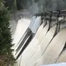 L'impeto dell'acqua dalla diga di Auronzo