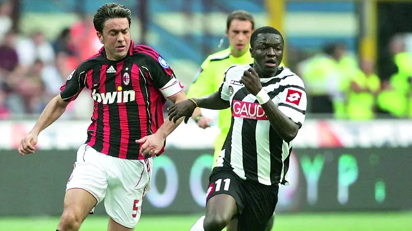 Alessandro Costacurta con la maglia del Milan nel 2007, contro l'Udinese: la sua ultima partita in carriera
