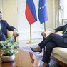 Il primo incontro fra la neoeletta presidente della Repubblica Nataša Pirc Musar e il presidente uscente Borut Pahor in una foto del 2022