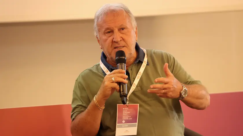 Zico sul palco dello Sport Business Forum a Treviso